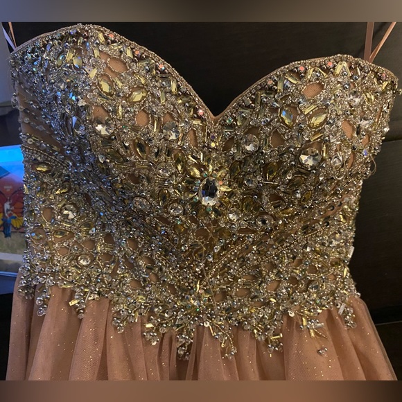 Jeweled prom dress . Knee length sleeveless - Picture 3 of 4